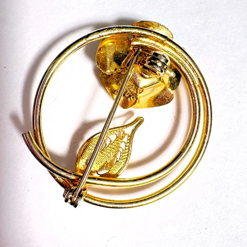 Sarah Coventry Gold tone vintage Floral Brooch
